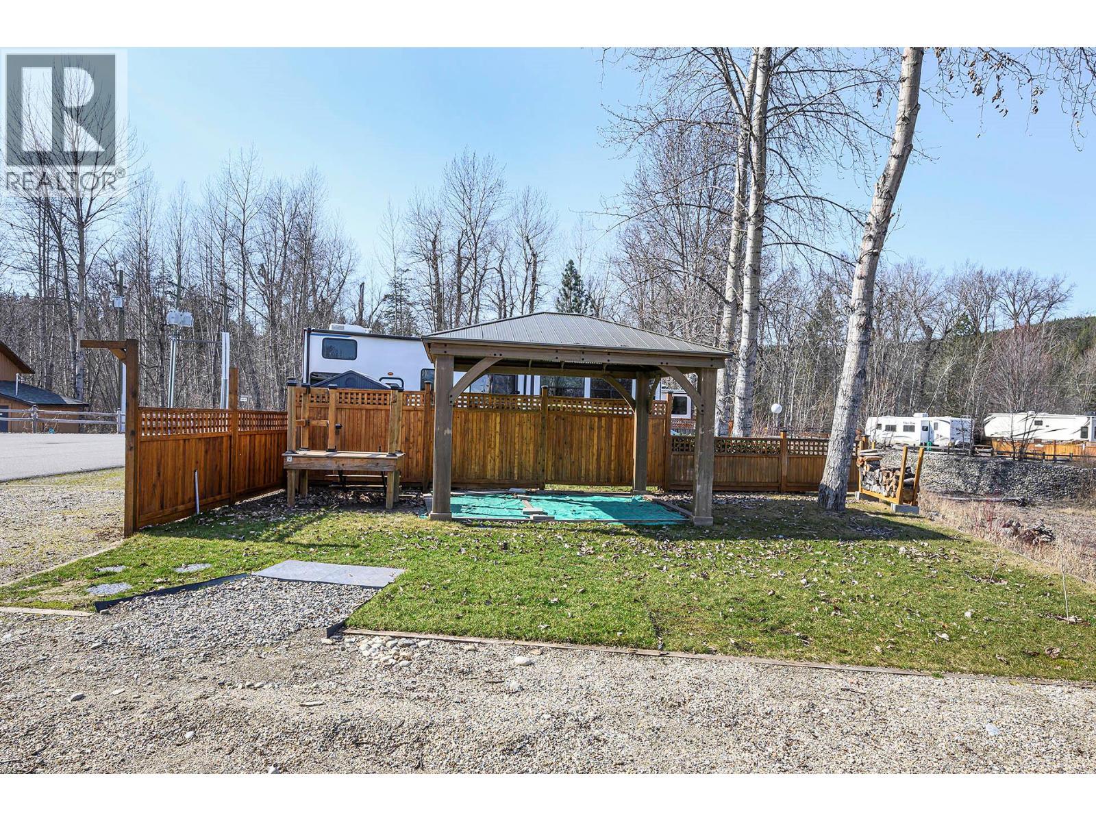 2 Clubhouse Lane, Lee Creek, BC