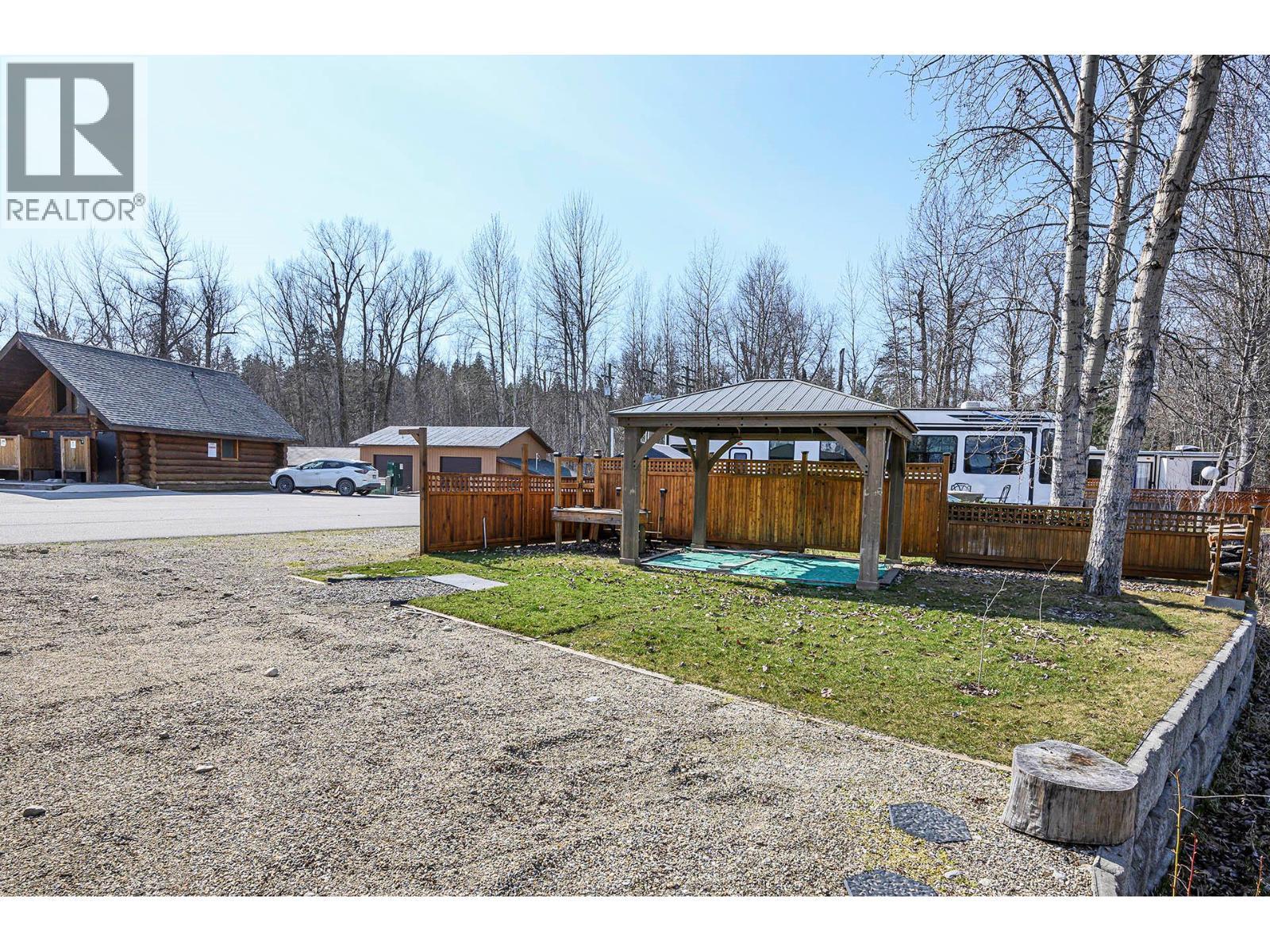 2 Clubhouse Lane, Lee Creek, BC