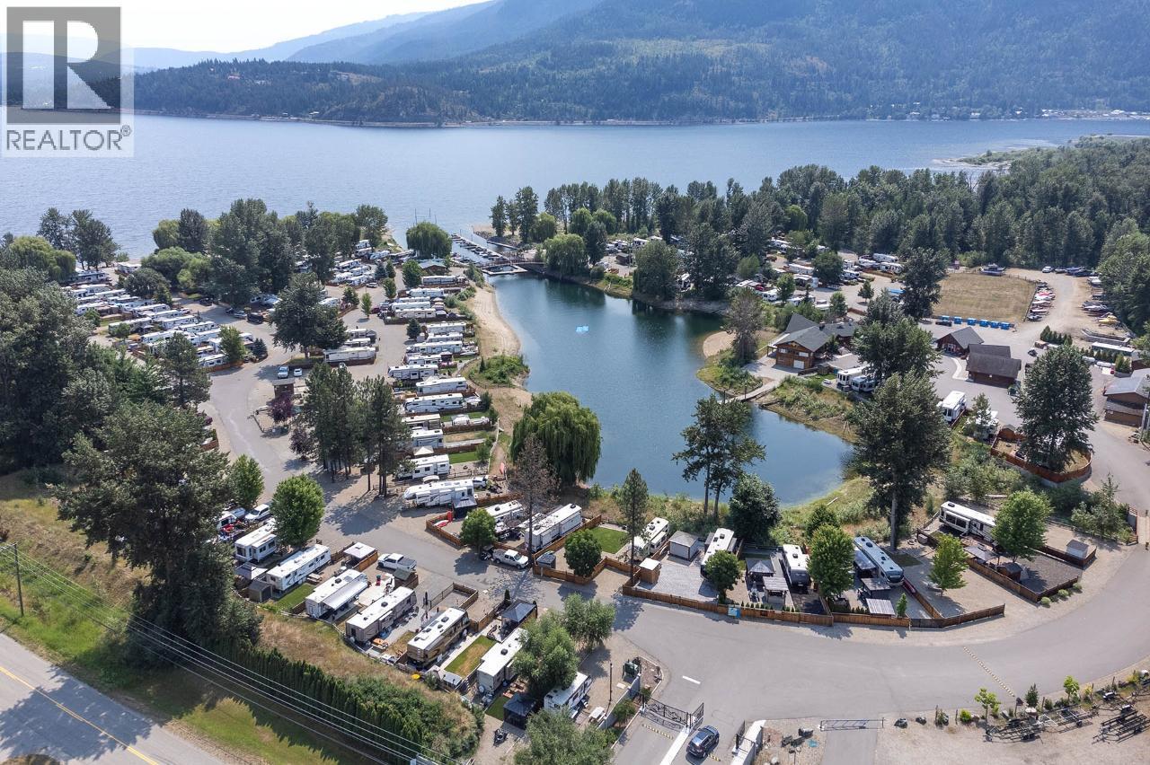 2 Clubhouse Lane, Lee Creek, BC