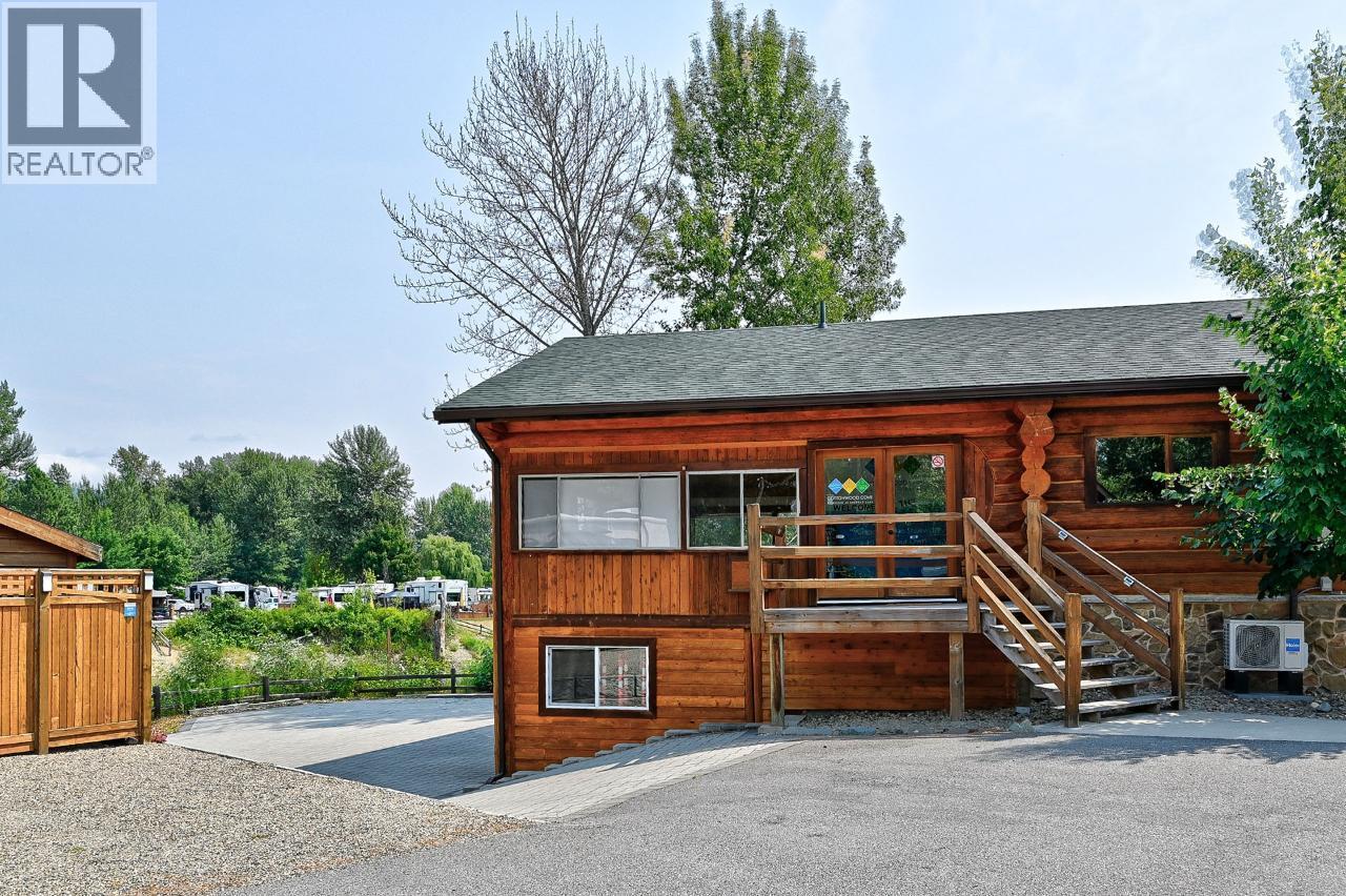 2 Clubhouse Lane, Lee Creek, BC