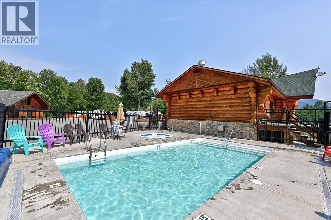 2 Clubhouse Lane, Lee Creek, BC