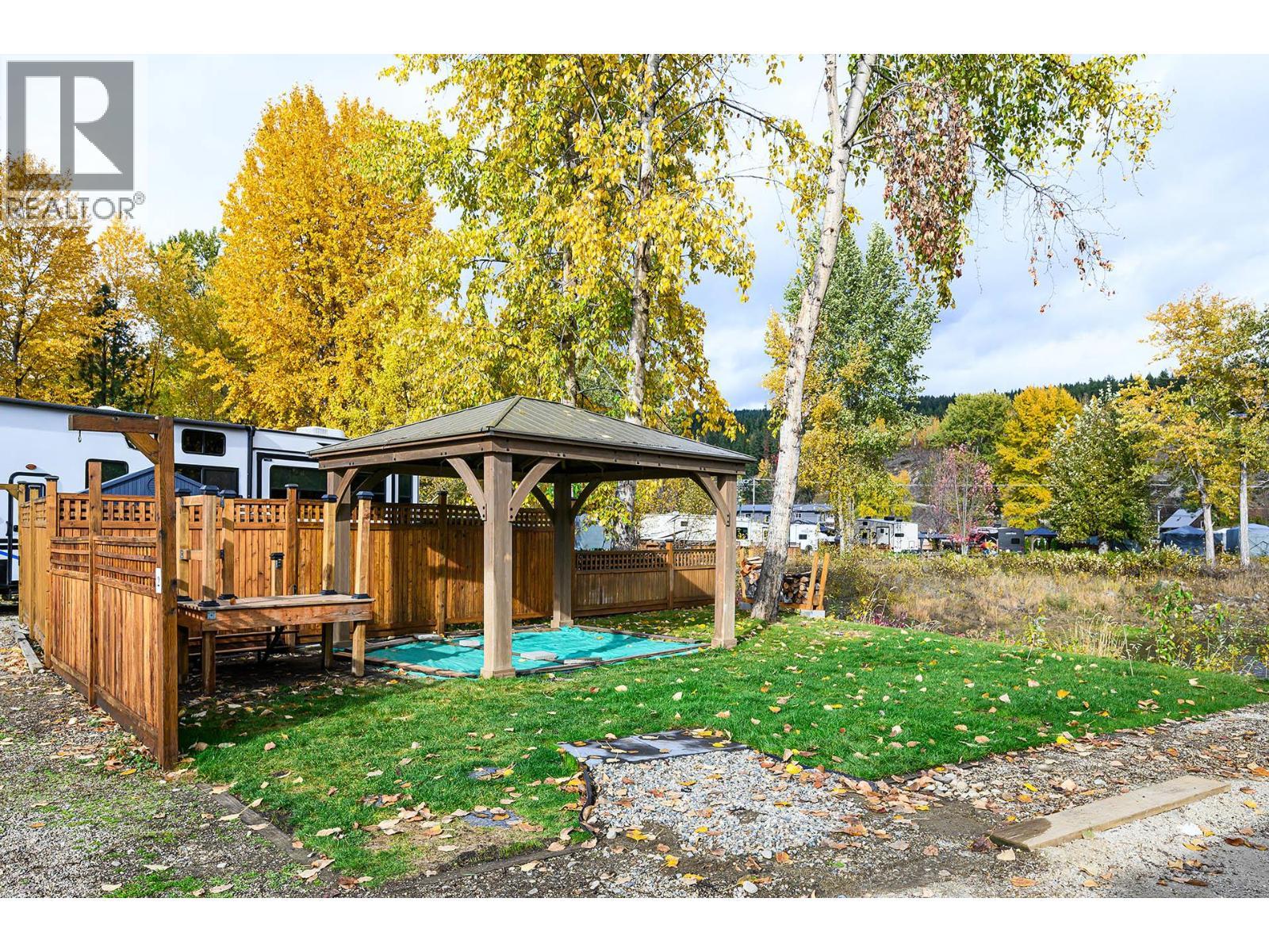 2 Clubhouse Lane, Lee Creek, BC