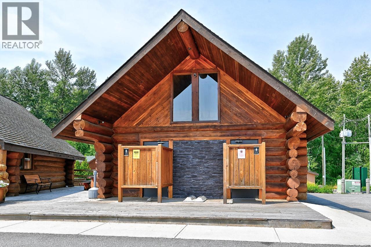 2 Clubhouse Lane, Lee Creek, BC