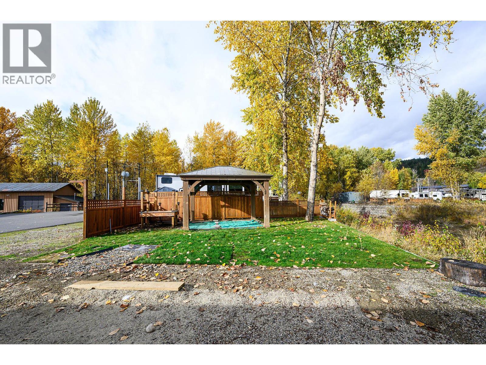 2 Clubhouse Lane, Lee Creek, BC