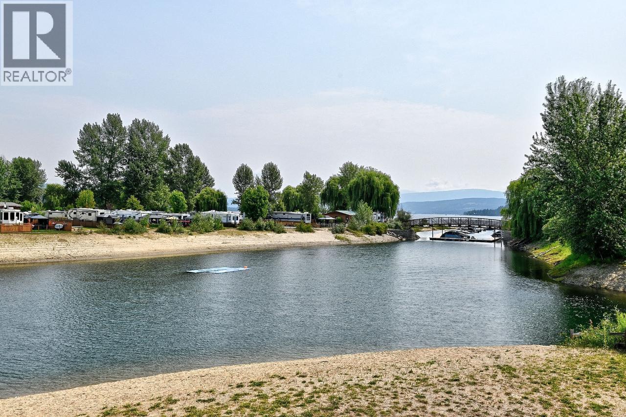 2 Clubhouse Lane, Lee Creek, BC