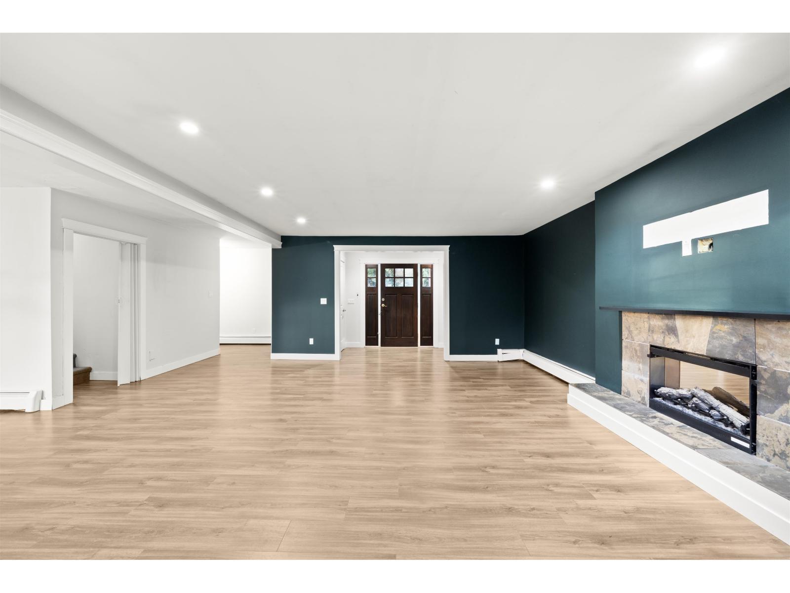 12686 20 Avenue, Surrey, BC - Indoor With Fireplace