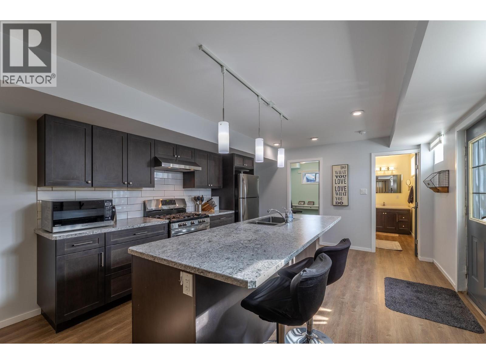 445 Road 5, Oliver, BC - Indoor Photo Showing Kitchen With Double Sink