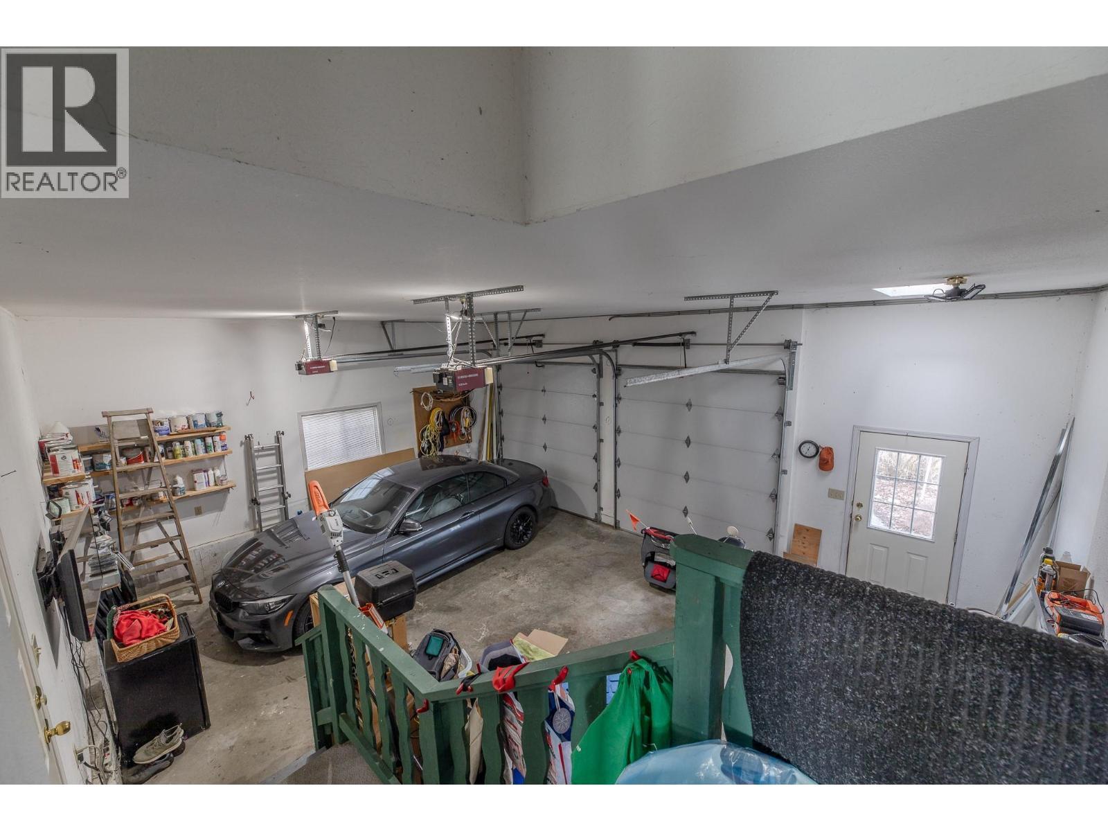 445 Road 5, Oliver, BC - Indoor Photo Showing Garage
