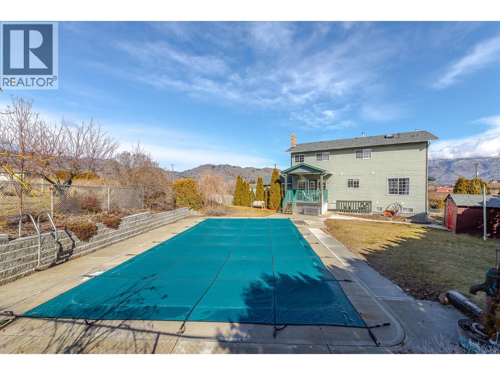 445 Road 5, Oliver, BC - Outdoor With In Ground Pool