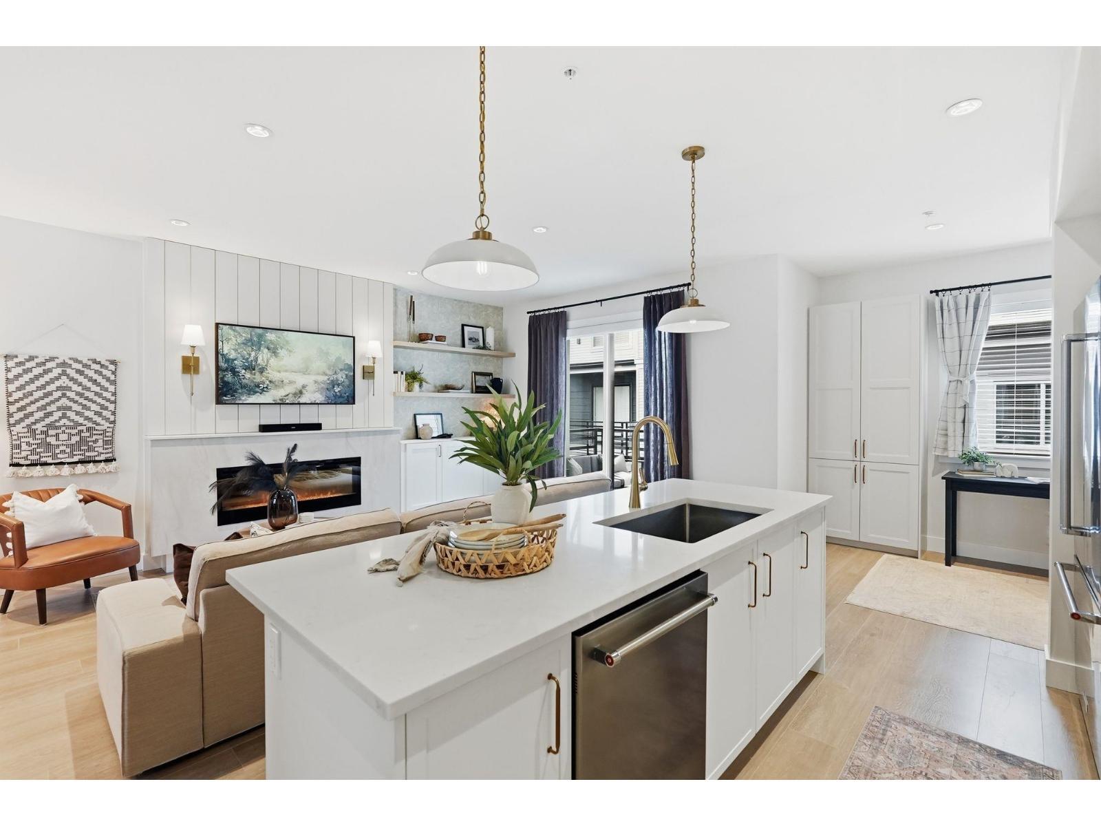 30 22128 48A Avenue, Langley, BC - Indoor Photo Showing Kitchen With Upgraded Kitchen
