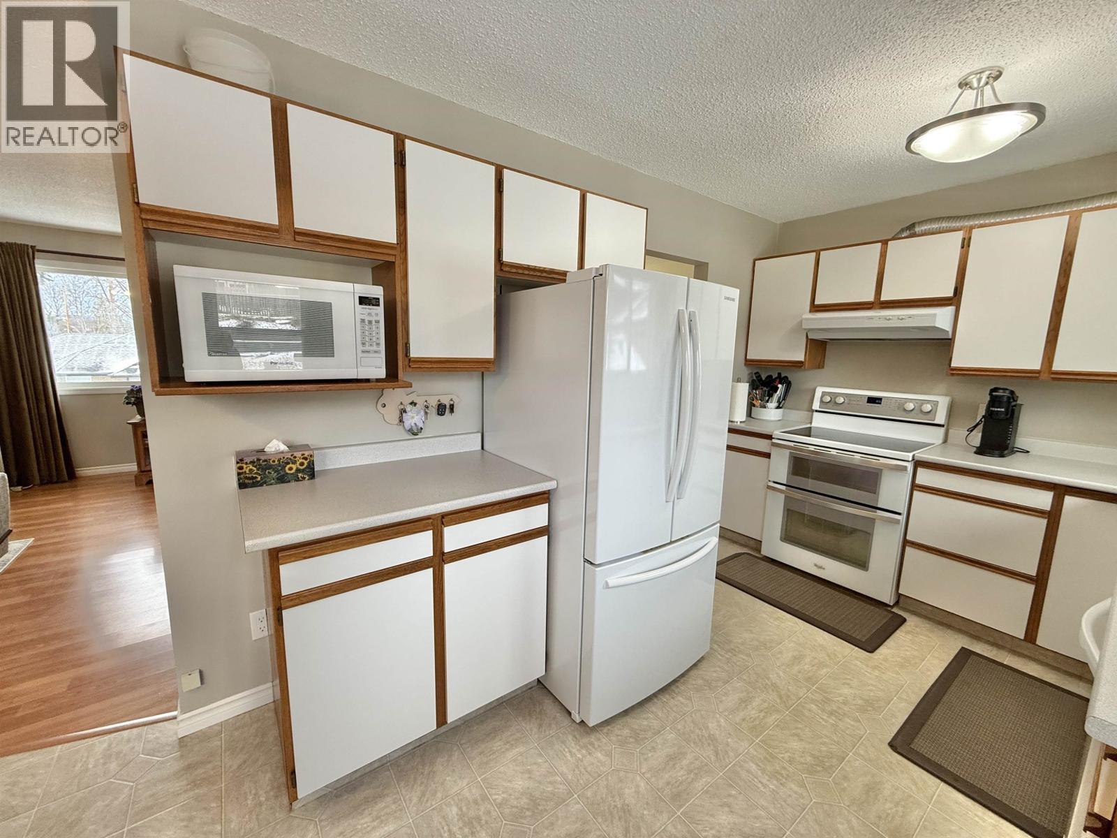 481 Patchett Street, Quesnel, BC - Indoor Photo Showing Kitchen