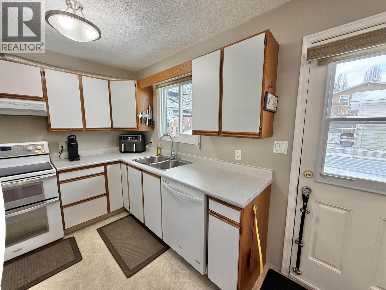481 Patchett Street, Quesnel, BC - Indoor Photo Showing Kitchen With Double Sink