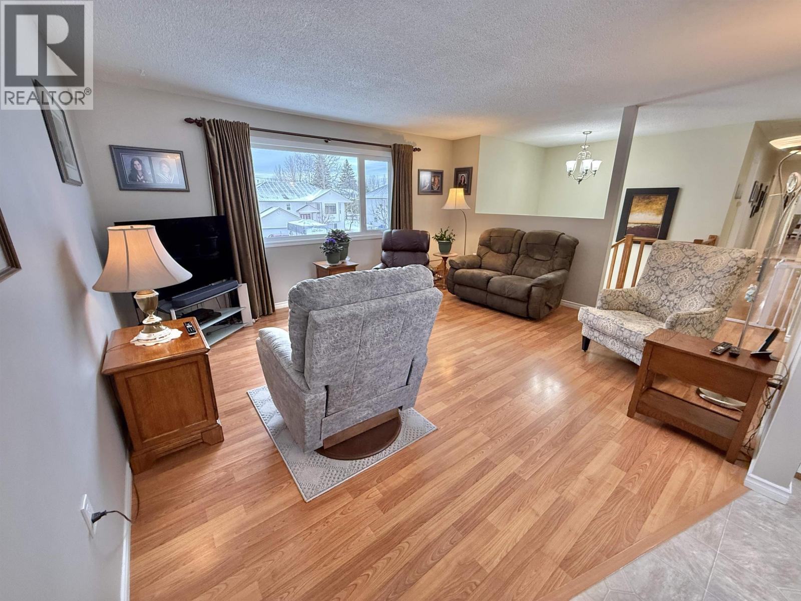 481 Patchett Street, Quesnel, BC - Indoor Photo Showing Living Room