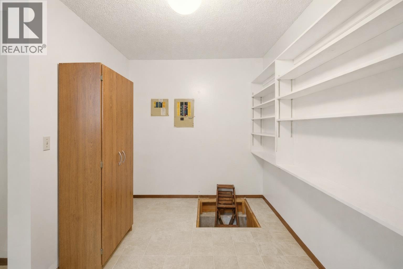 1099 Dehart Road, Kelowna, BC - Indoor