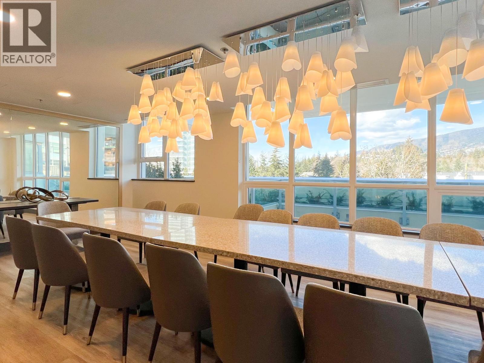 807 1675 Lions Gate Lane, North Vancouver, BC - Indoor Photo Showing Dining Room