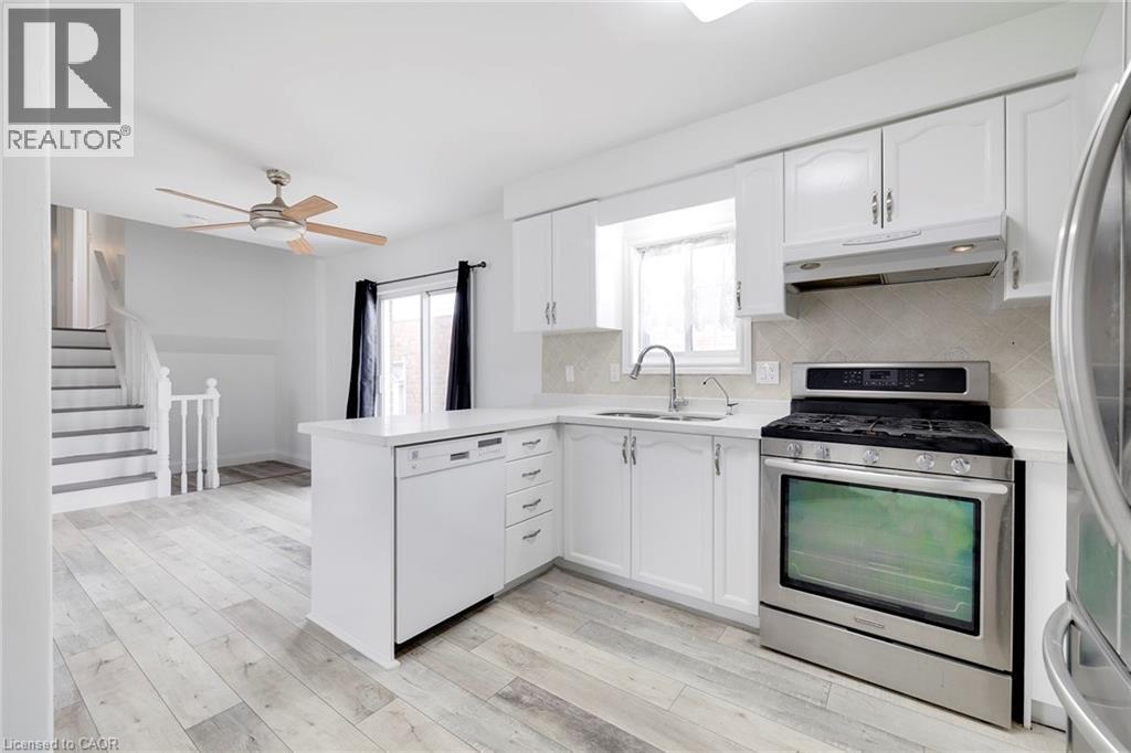 347 Keewatin Avenue, Kitchener, ON - Indoor Photo Showing Kitchen