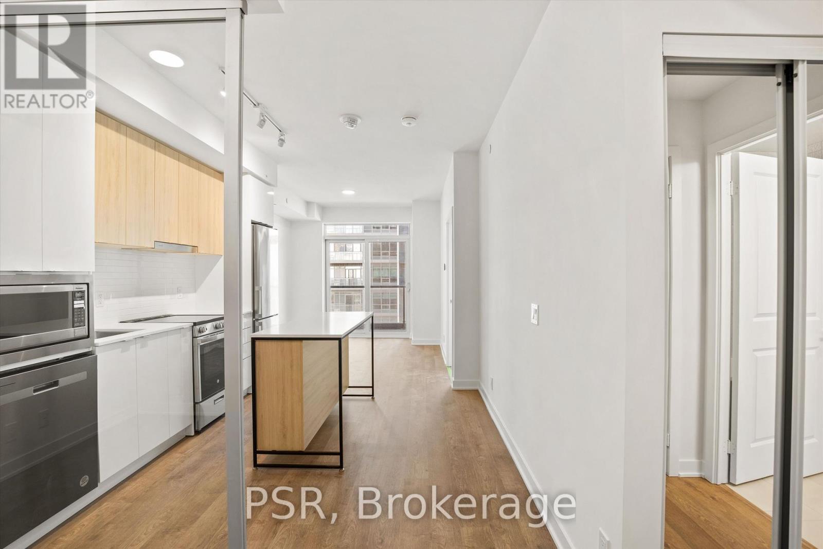 1908 - 30 Upper Mall Way, Vaughan, ON - Indoor Photo Showing Kitchen
