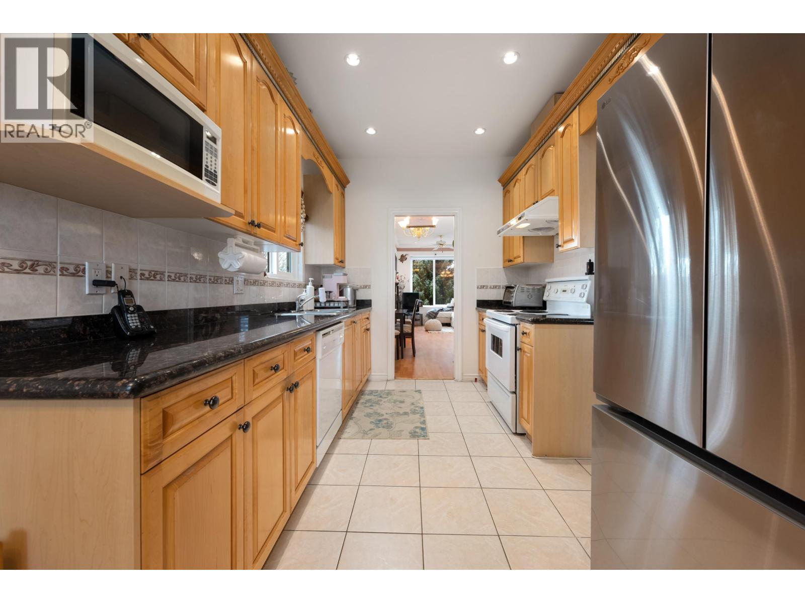 2423 E 4Th Avenue, Vancouver, BC - Indoor Photo Showing Kitchen