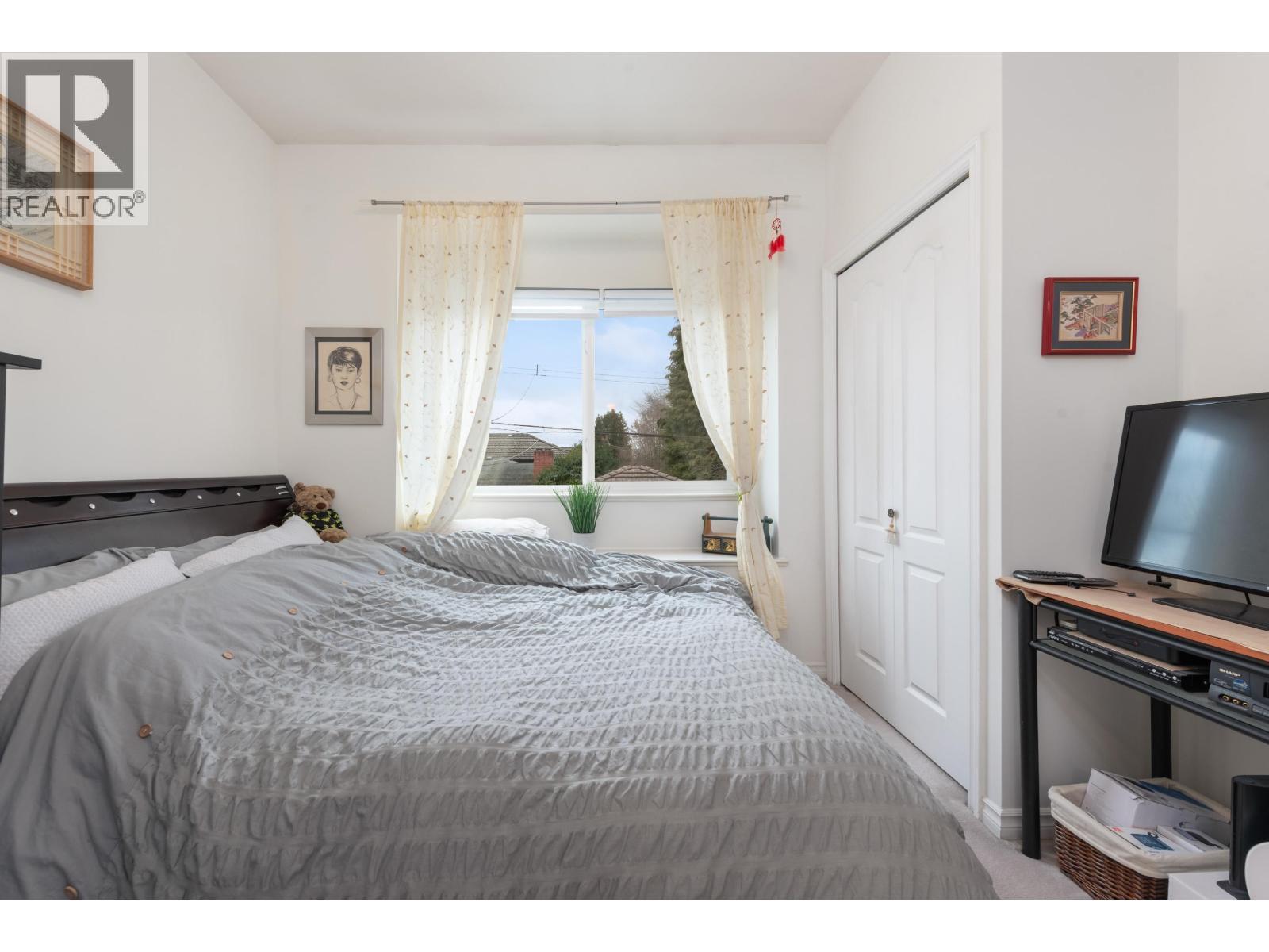 2423 E 4Th Avenue, Vancouver, BC - Indoor Photo Showing Bedroom