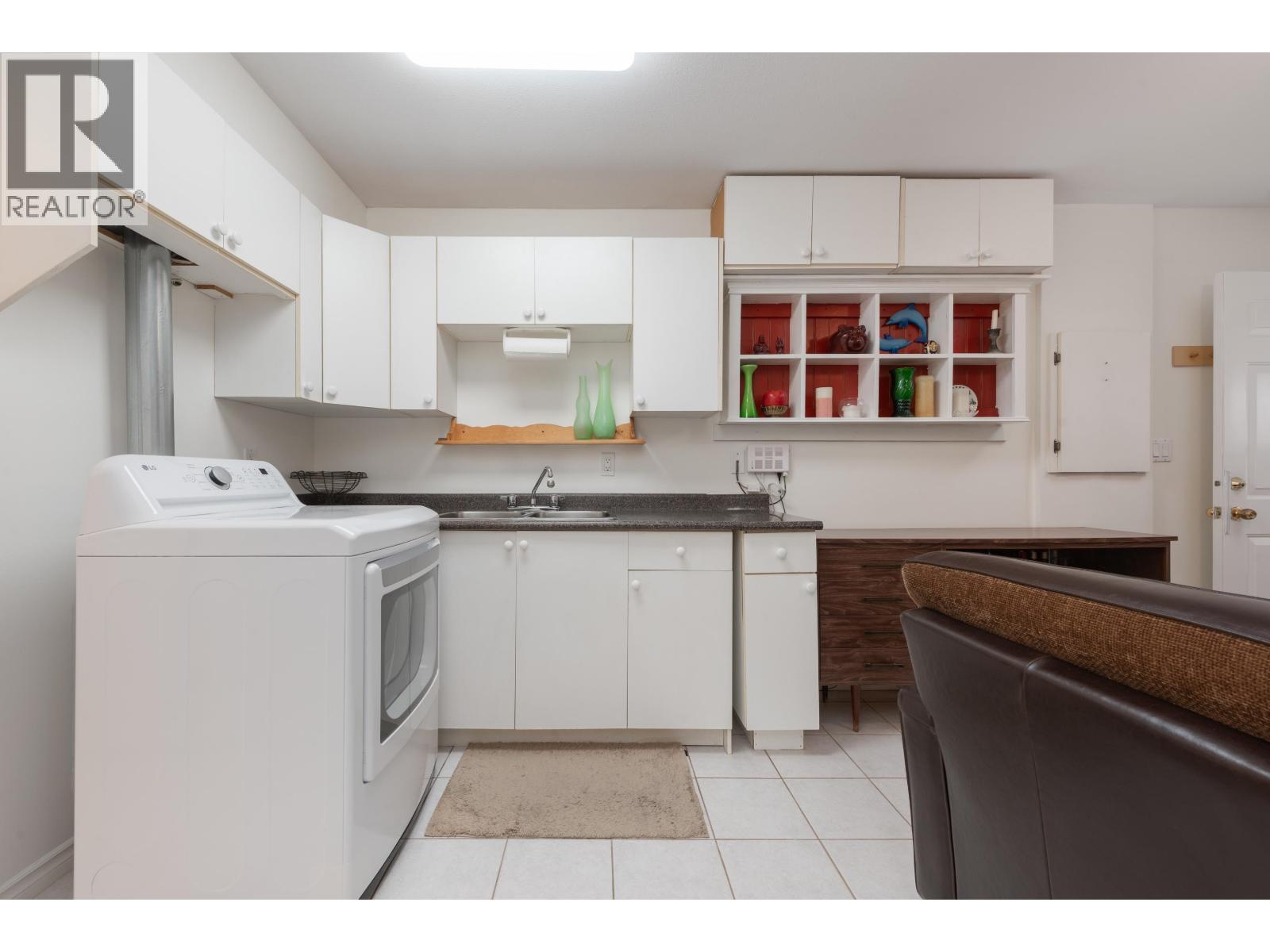 2423 E 4Th Avenue, Vancouver, BC - Indoor Photo Showing Laundry Room