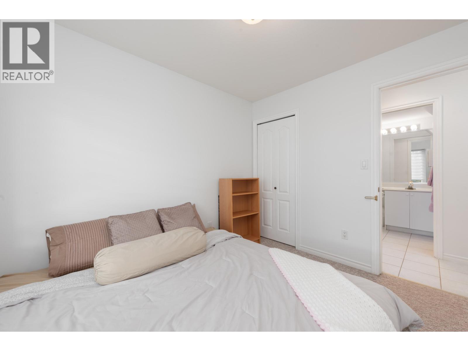2423 E 4Th Avenue, Vancouver, BC - Indoor Photo Showing Bedroom