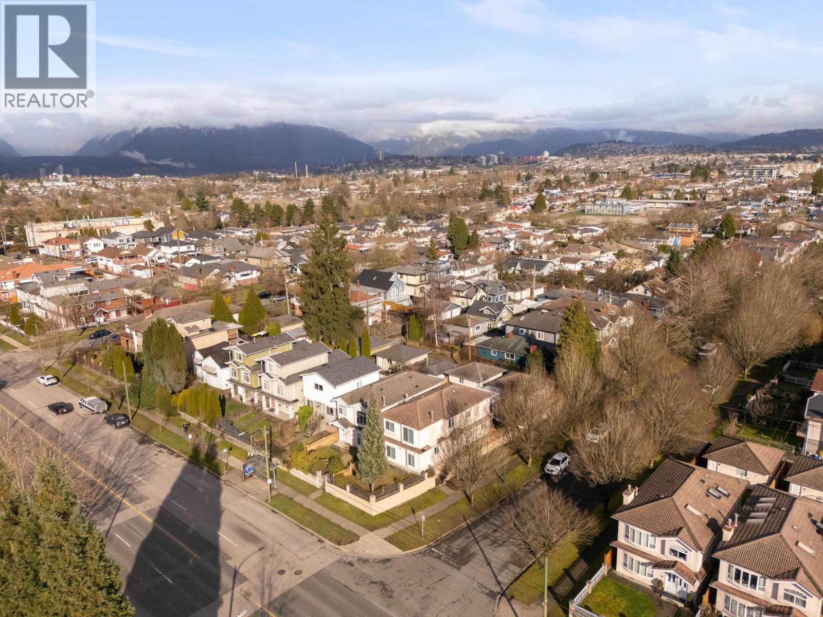 2423 E 4Th Avenue, Vancouver, BC - Outdoor With View