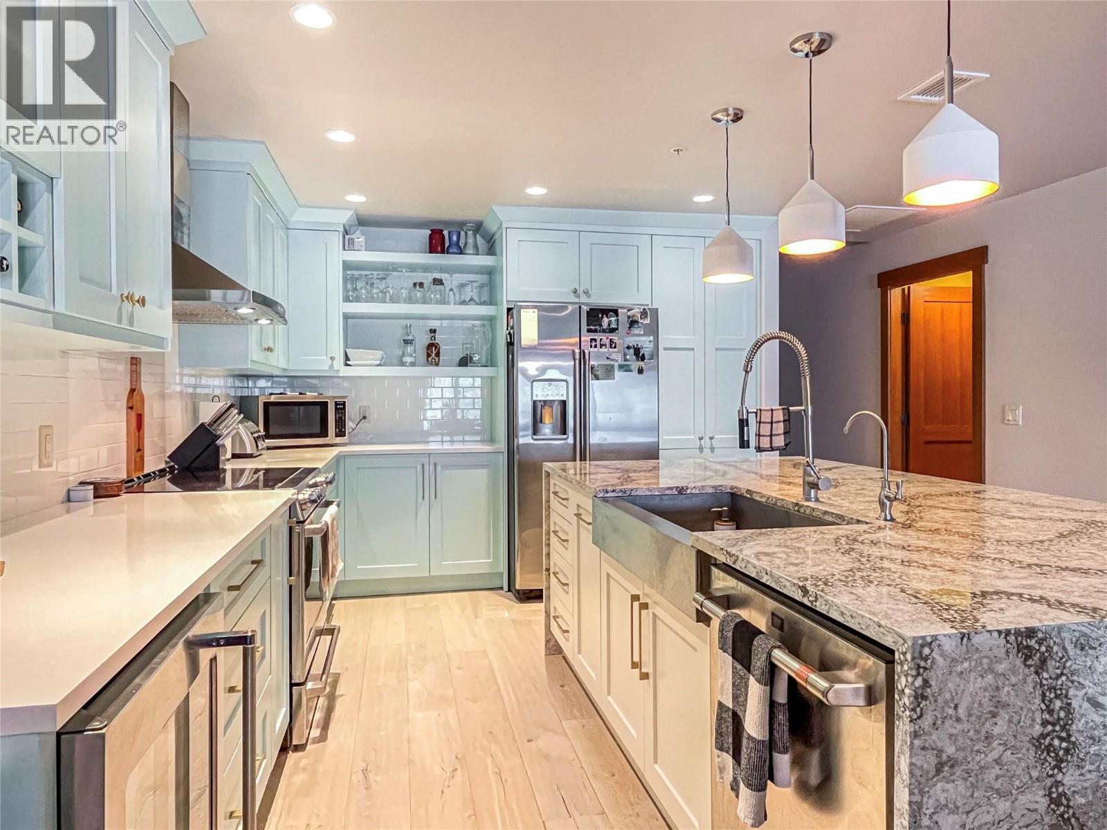 2418 Lakeshore Drive Unit# 302, Osoyoos, BC - Indoor Photo Showing Kitchen With Upgraded Kitchen