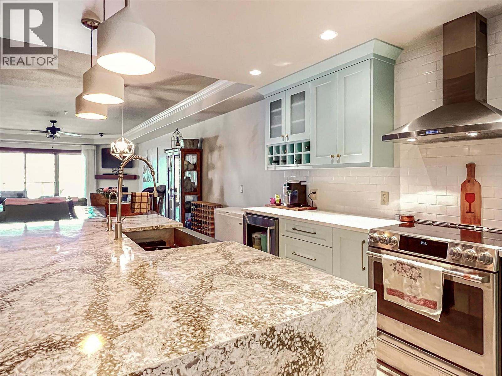 2418 Lakeshore Drive Unit# 302, Osoyoos, BC - Indoor Photo Showing Kitchen With Upgraded Kitchen