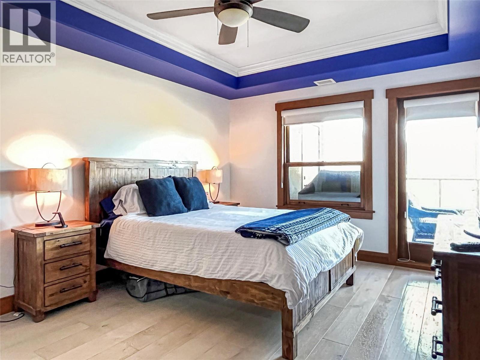 2418 Lakeshore Drive Unit# 302, Osoyoos, BC - Indoor Photo Showing Bedroom