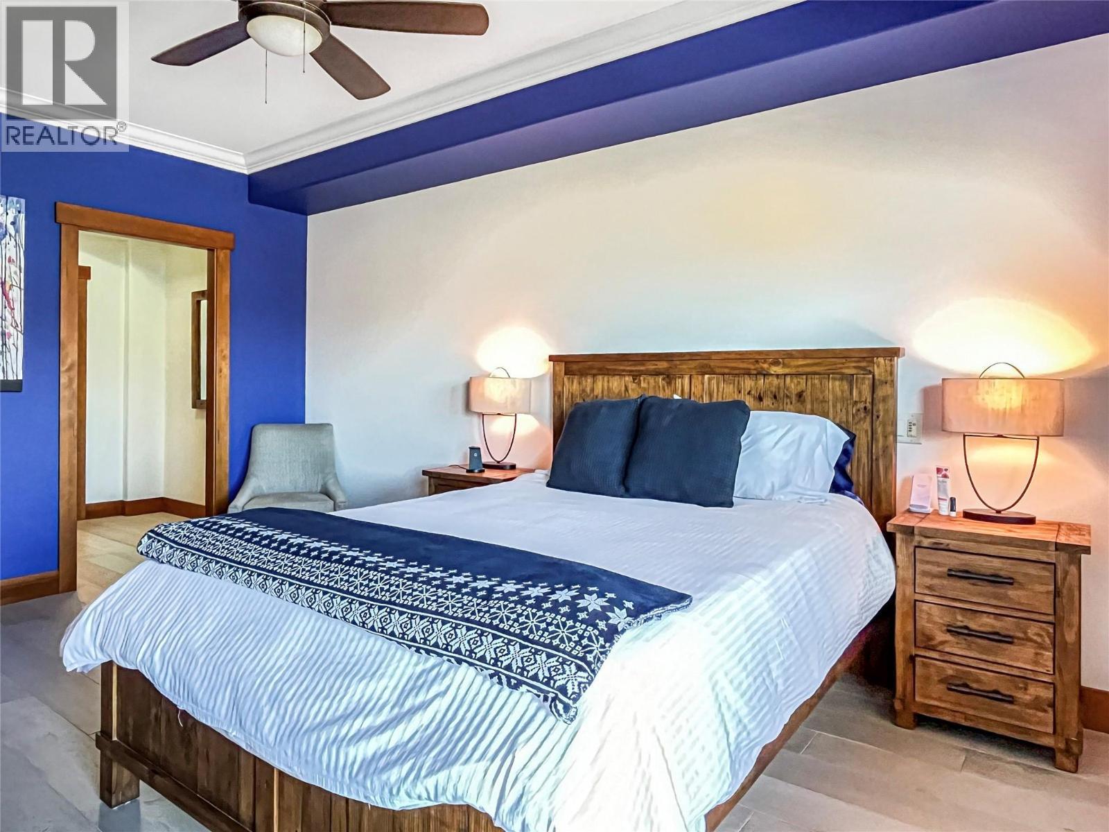 2418 Lakeshore Drive Unit# 302, Osoyoos, BC - Indoor Photo Showing Bedroom