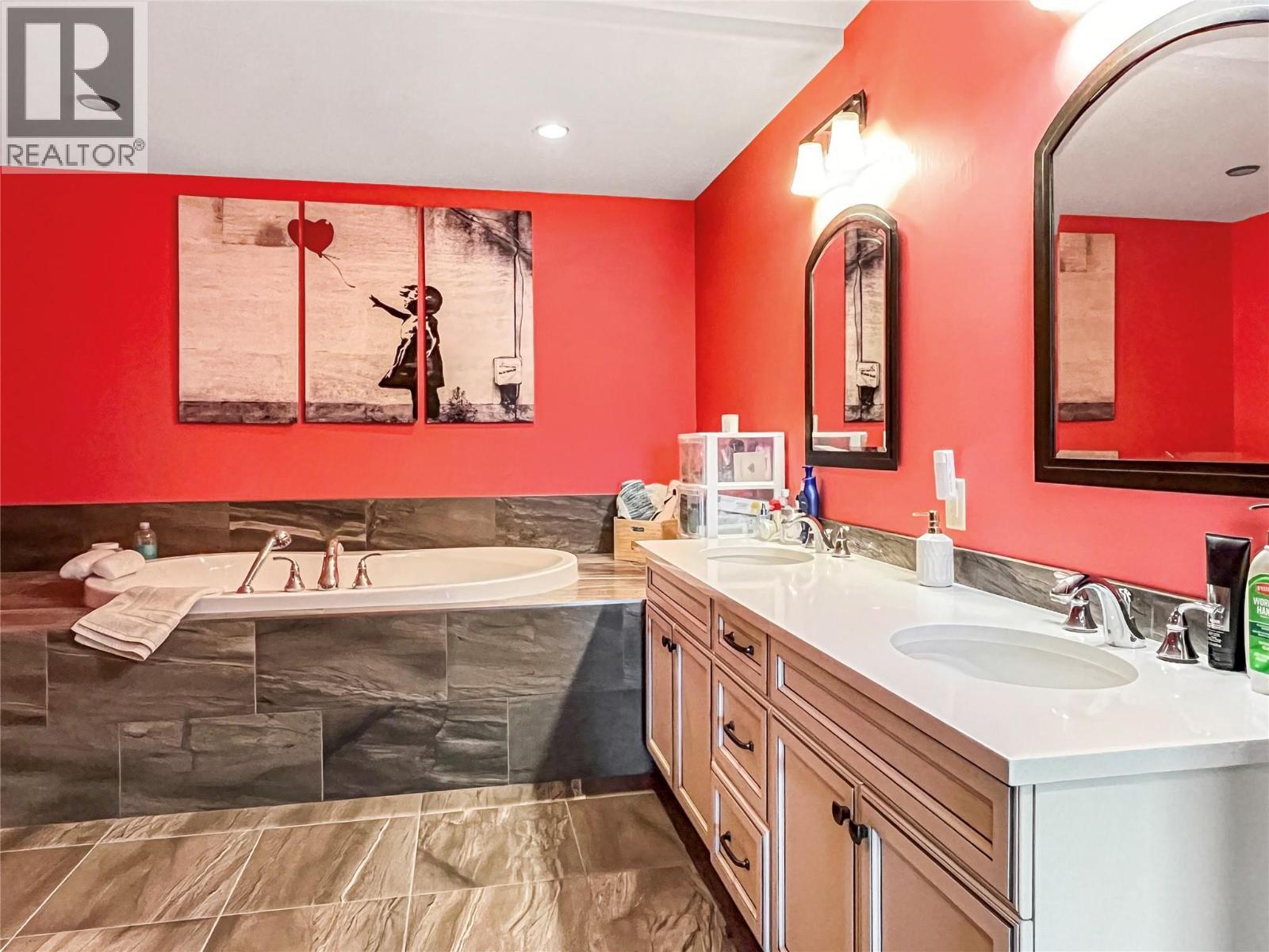 2418 Lakeshore Drive Unit# 302, Osoyoos, BC - Indoor Photo Showing Bathroom