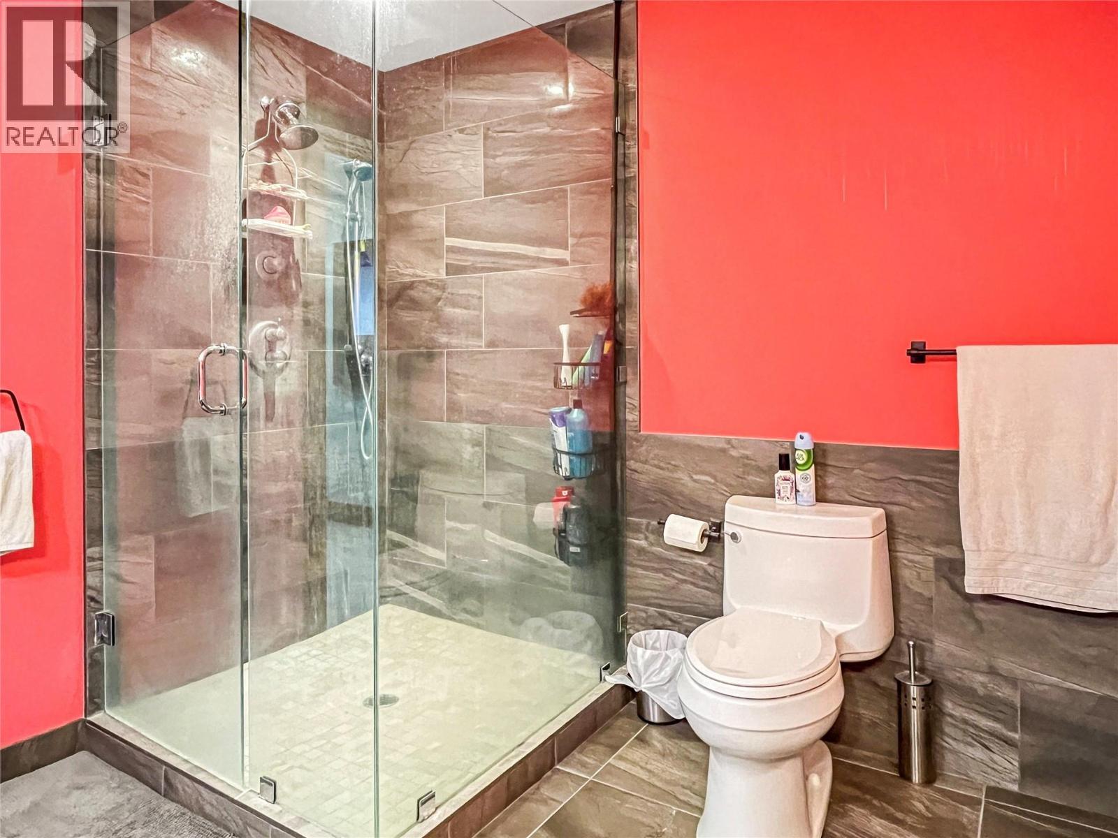 2418 Lakeshore Drive Unit# 302, Osoyoos, BC - Indoor Photo Showing Bathroom