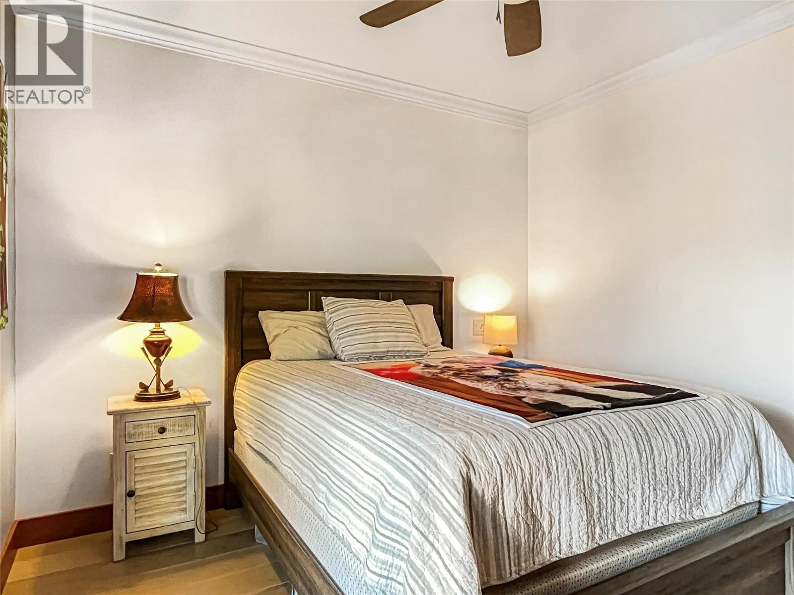 2418 Lakeshore Drive Unit# 302, Osoyoos, BC - Indoor Photo Showing Bedroom