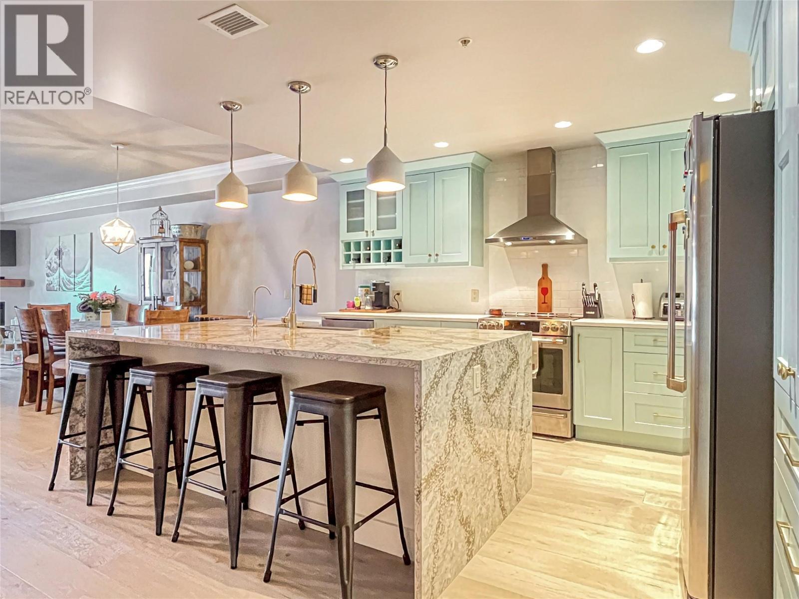 2418 Lakeshore Drive Unit# 302, Osoyoos, BC - Indoor Photo Showing Kitchen With Upgraded Kitchen