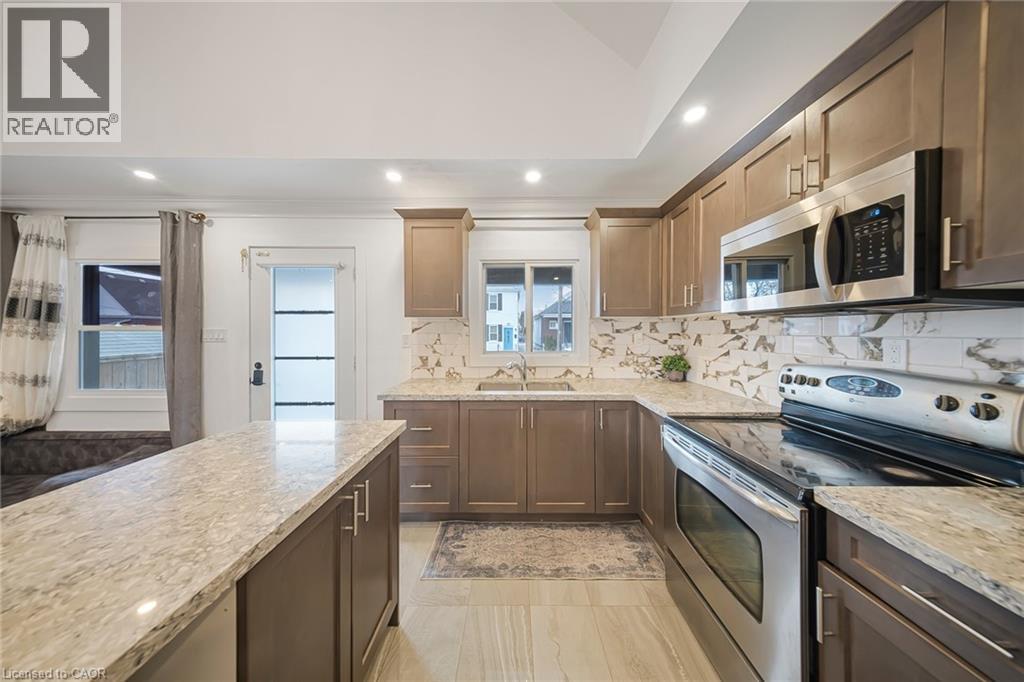 118 Cope Street, Hamilton, ON - Indoor Photo Showing Kitchen With Upgraded Kitchen