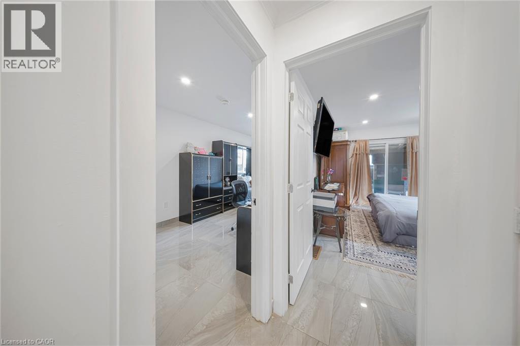 118 Cope Street, Hamilton, ON - Indoor Photo Showing Other Room