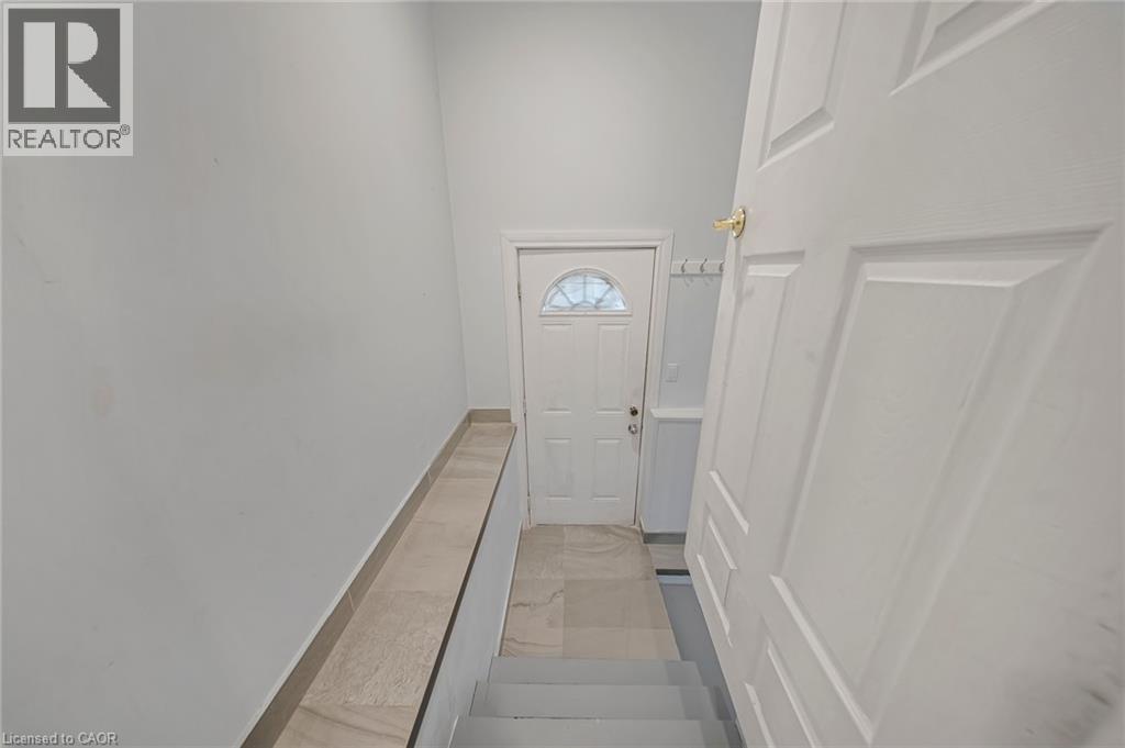 118 Cope Street, Hamilton, ON - Indoor Photo Showing Other Room