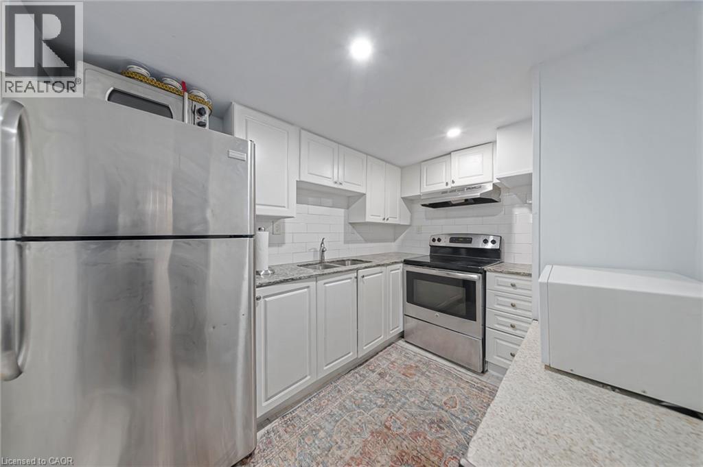 118 Cope Street, Hamilton, ON - Indoor Photo Showing Kitchen