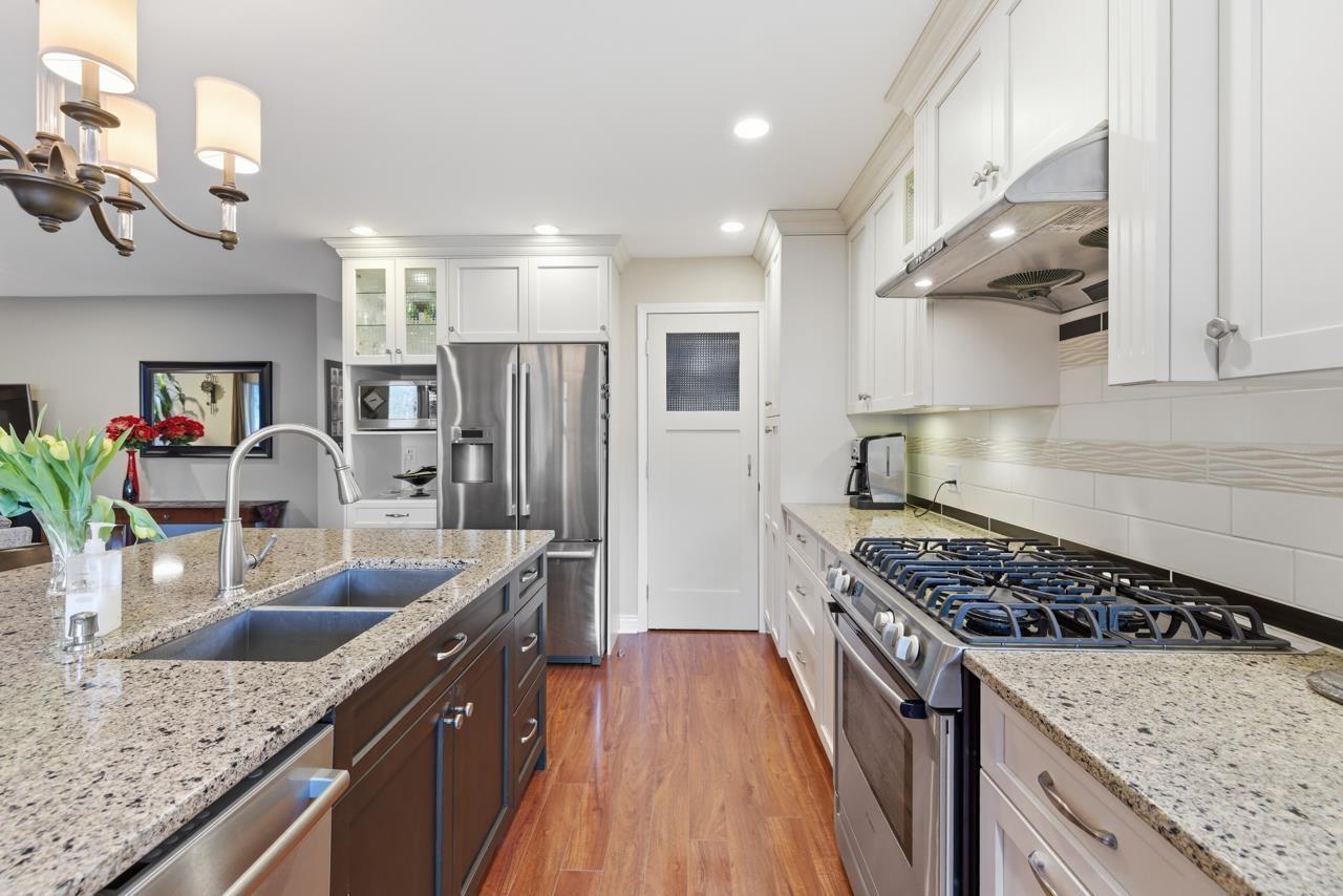2242 200 Street, Langley, BC - Indoor Photo Showing Kitchen With Double Sink With Upgraded Kitchen