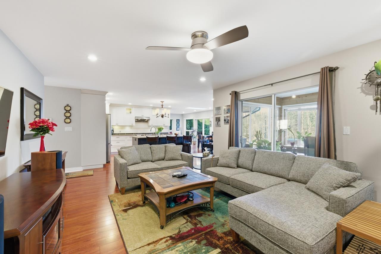2242 200 Street, Langley, BC - Indoor Photo Showing Living Room