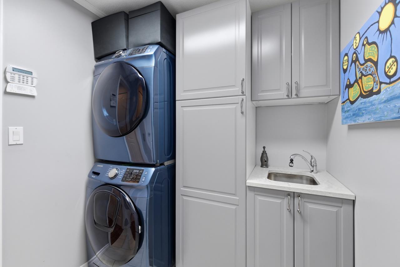 2242 200 Street, Langley, BC - Indoor Photo Showing Laundry Room