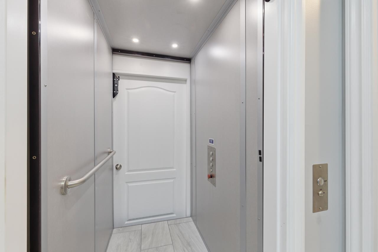 2242 200 Street, Langley, BC - Indoor