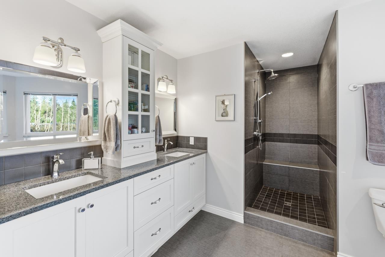 2242 200 Street, Langley, BC - Indoor Photo Showing Bathroom