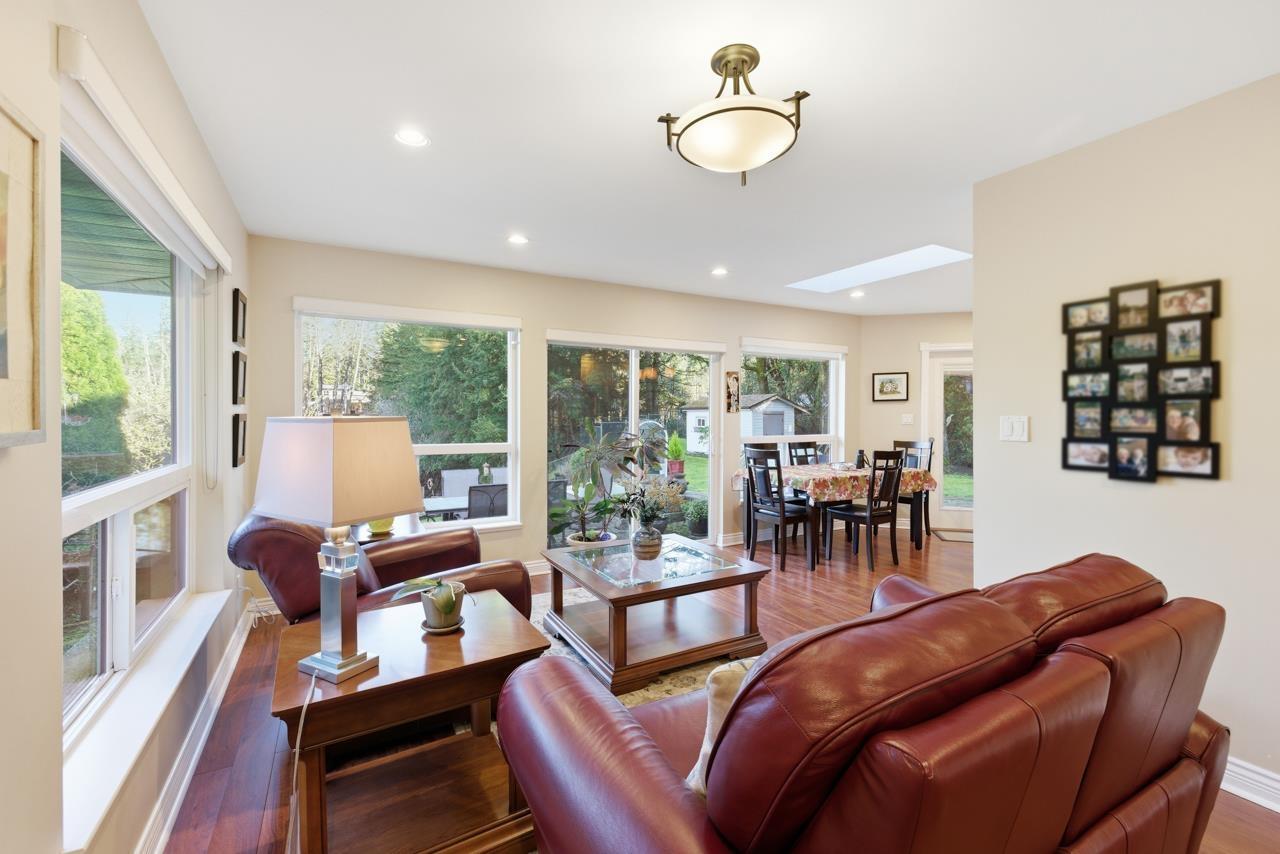 2242 200 Street, Langley, BC - Indoor Photo Showing Living Room