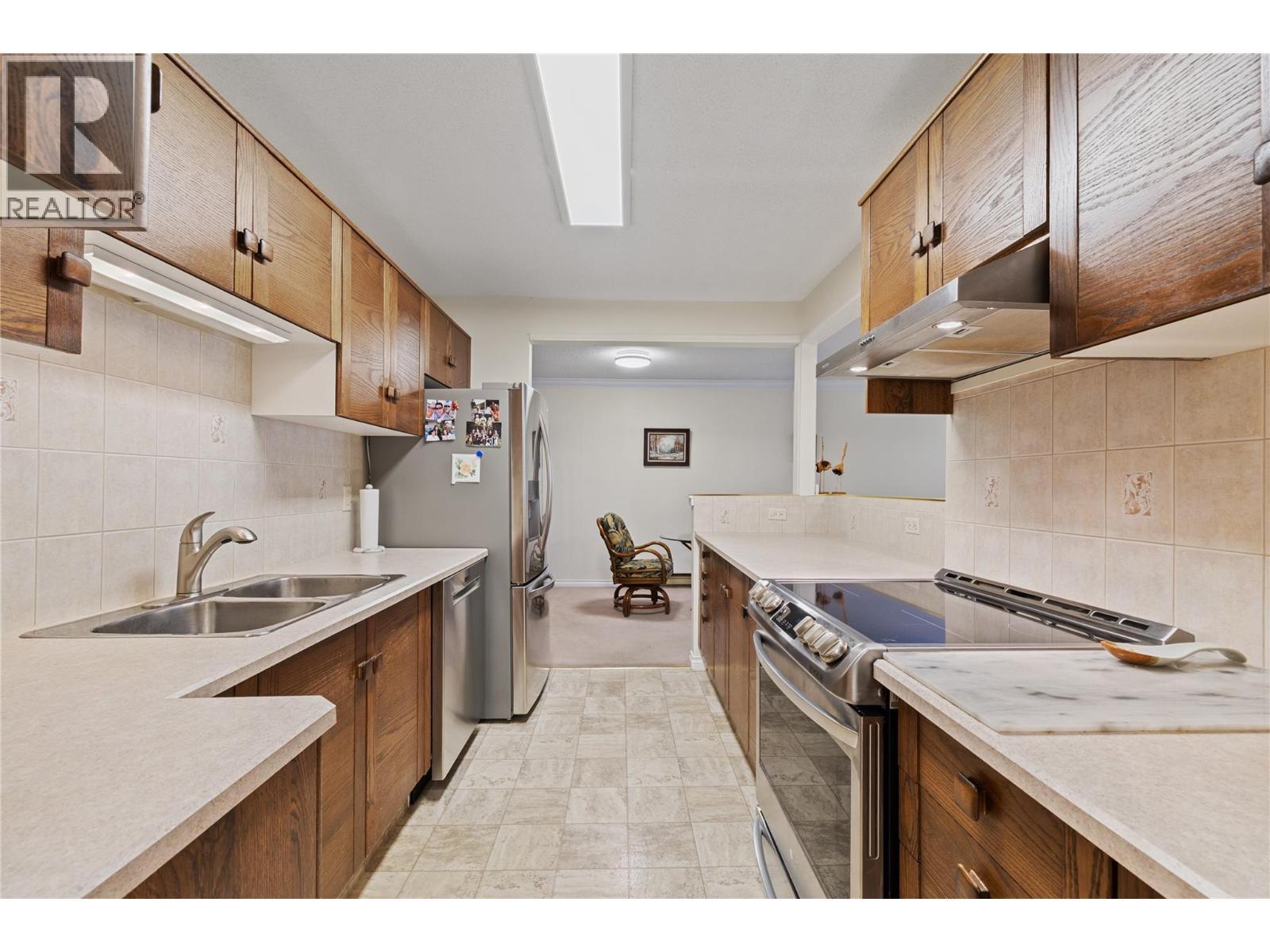 1035 Bernard Avenue Unit# 104, Kelowna, BC - Indoor Photo Showing Kitchen With Double Sink