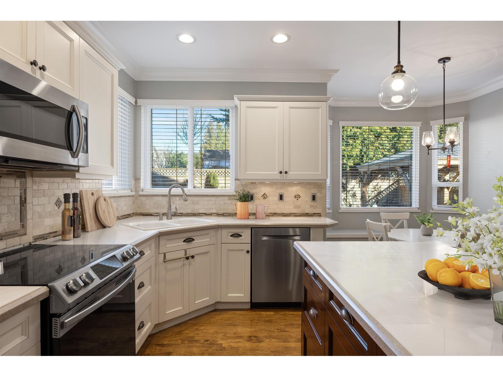 14027 Blackburn Avenue, White Rock, BC - Indoor Photo Showing Kitchen With Double Sink