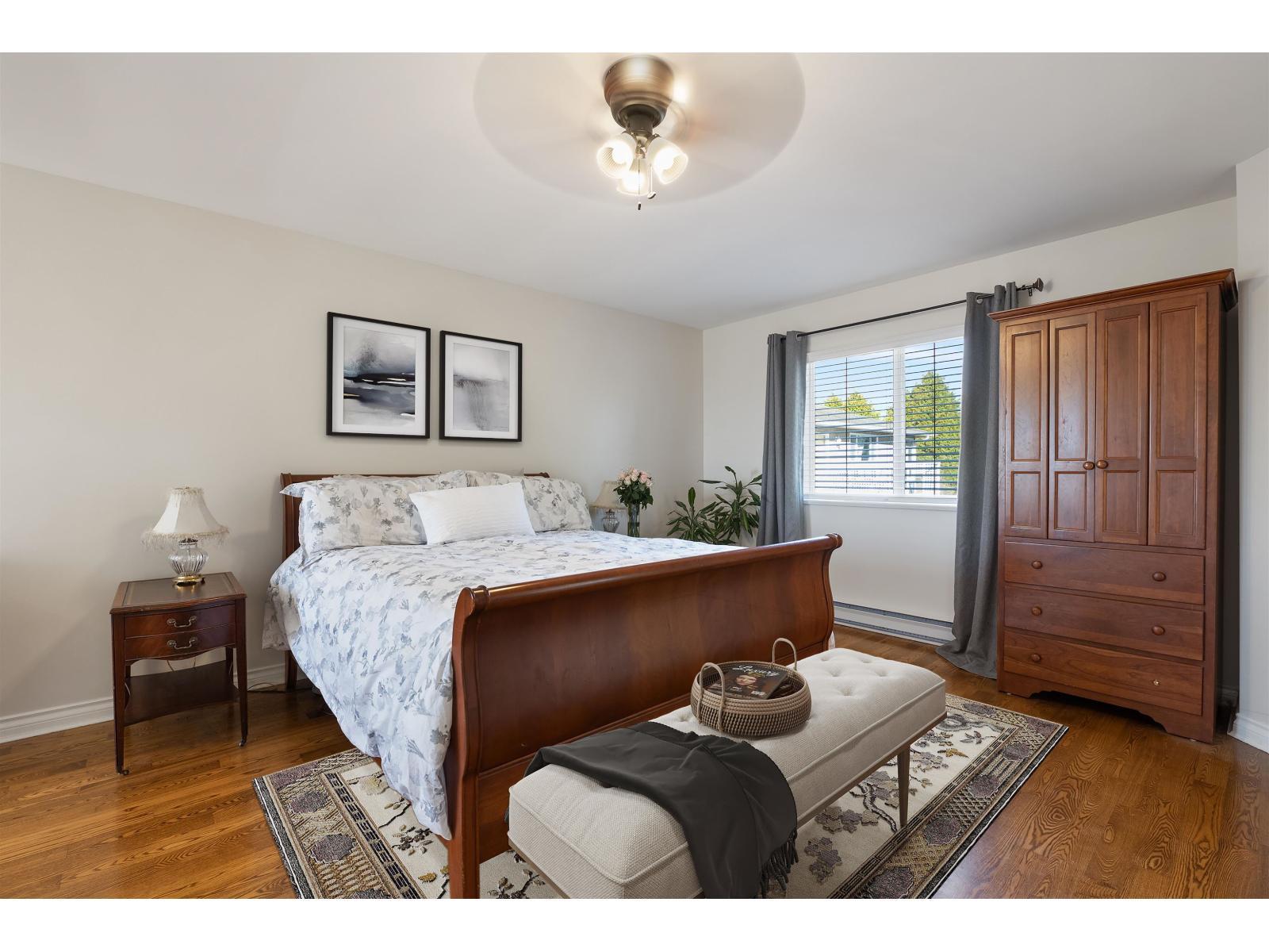 14027 Blackburn Avenue, White Rock, BC - Indoor Photo Showing Bedroom