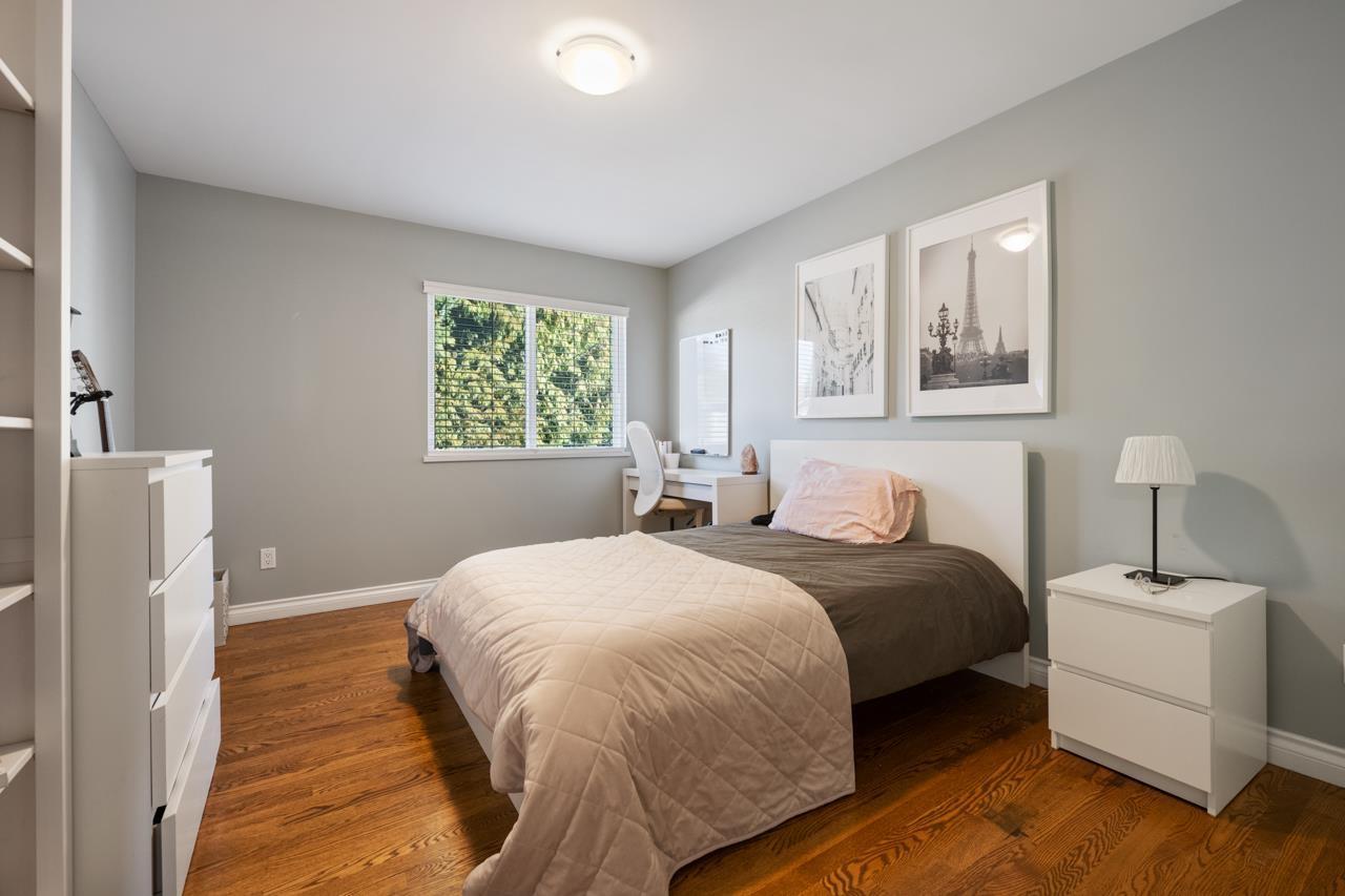 14027 Blackburn Avenue, White Rock, BC - Indoor Photo Showing Bedroom