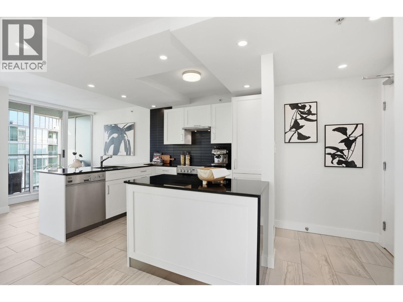3206 1495 Richards Street, Vancouver, BC - Indoor Photo Showing Kitchen With Upgraded Kitchen