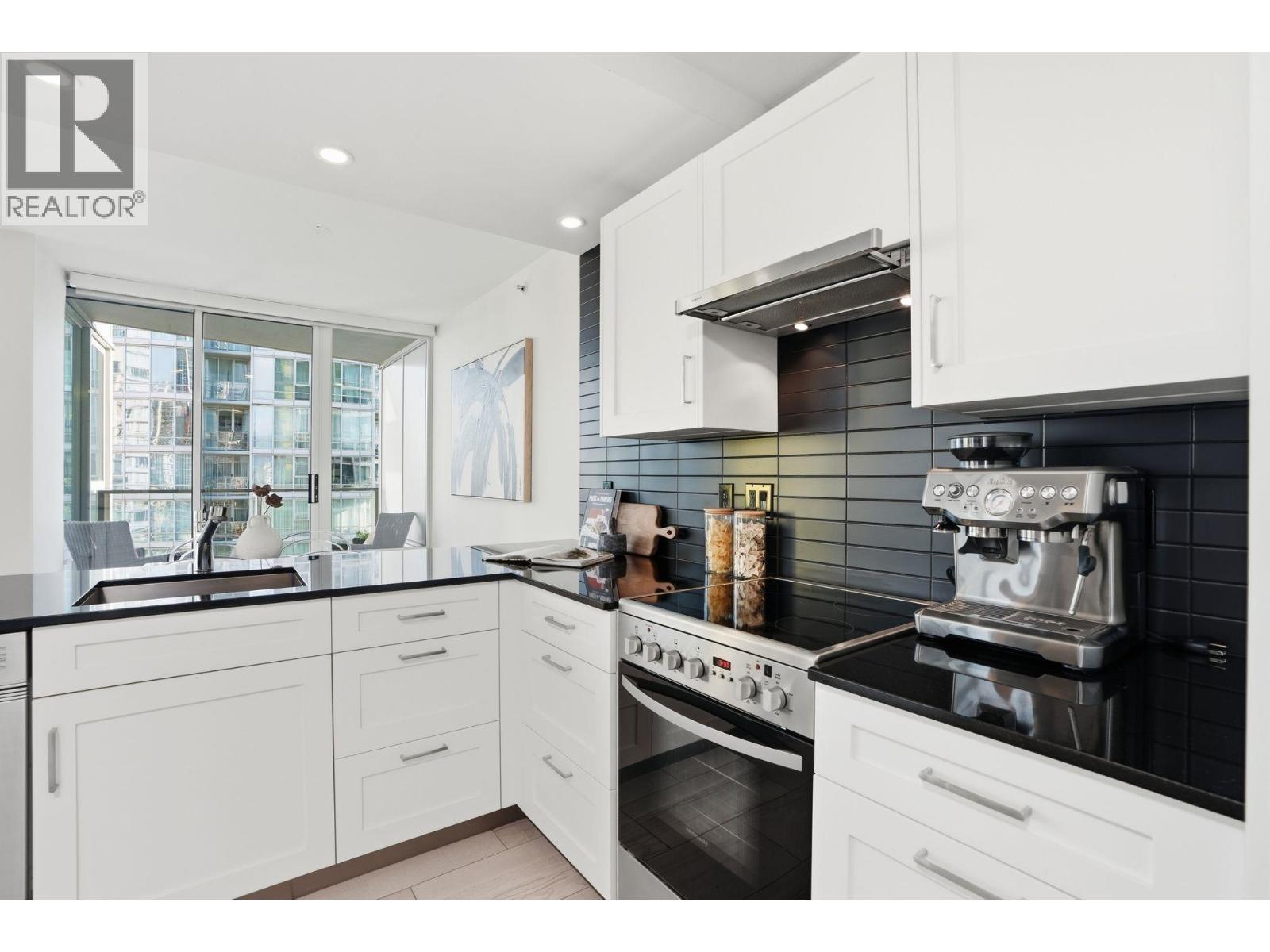 3206 1495 Richards Street, Vancouver, BC - Indoor Photo Showing Kitchen With Upgraded Kitchen